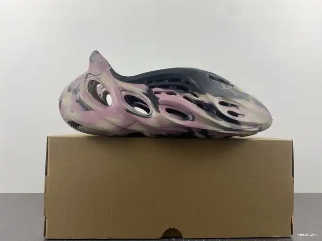 Adidas RNR Foam MX IG9562 Yeezy Carbon 0429